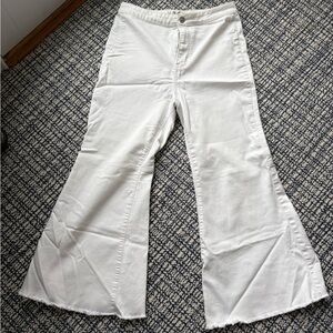 We The People Roller Fray White High-Rise Flare Jeans | Size 31